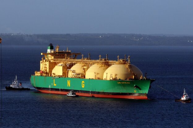 bateau de transport maritime sur la mer