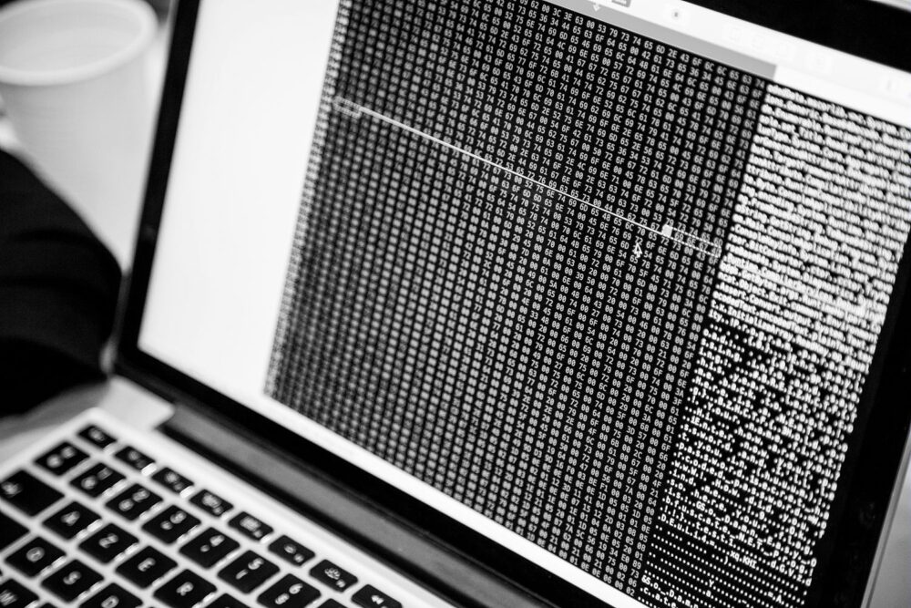 code cybersécurité sur écran d'ordinateur